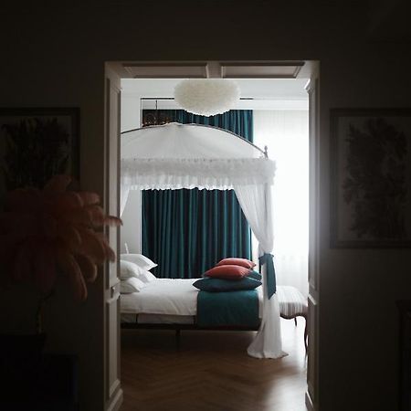Mola Mola Apart Hotel Лвив Екстериор снимка