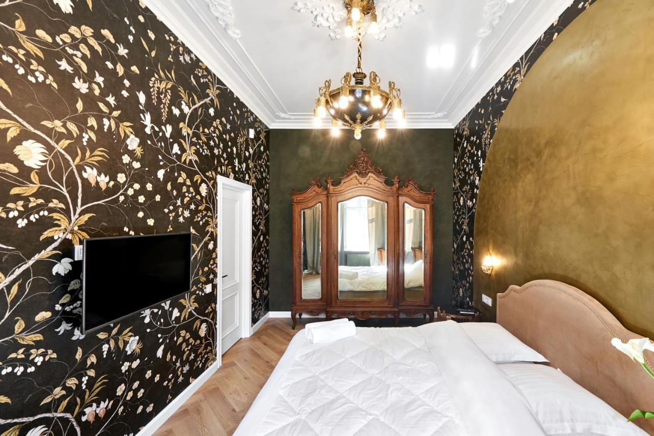 Mola Mola Apart Hotel Лвив Екстериор снимка