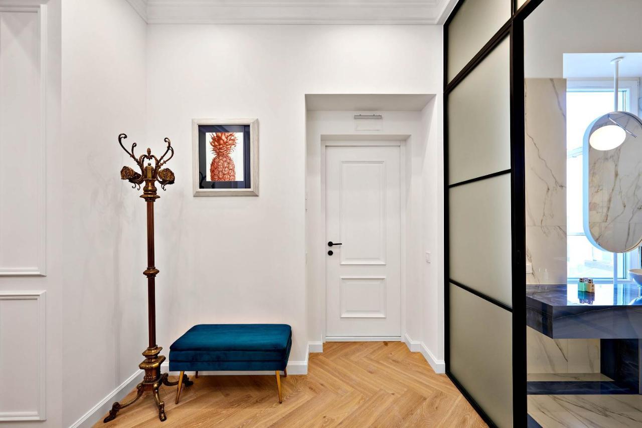 Mola Mola Apart Hotel Лвив Екстериор снимка