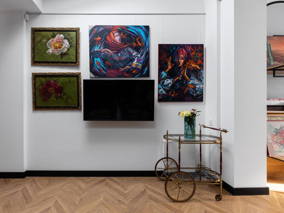 Mola Mola Apart Hotel Лвив Екстериор снимка
