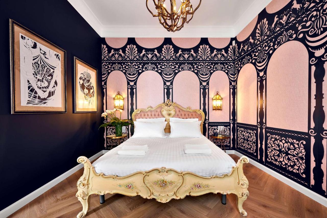 Mola Mola Apart Hotel Лвив Екстериор снимка