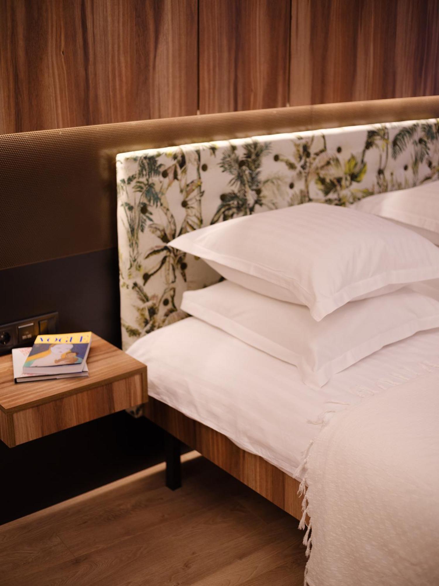 Mola Mola Apart Hotel Лвив Екстериор снимка