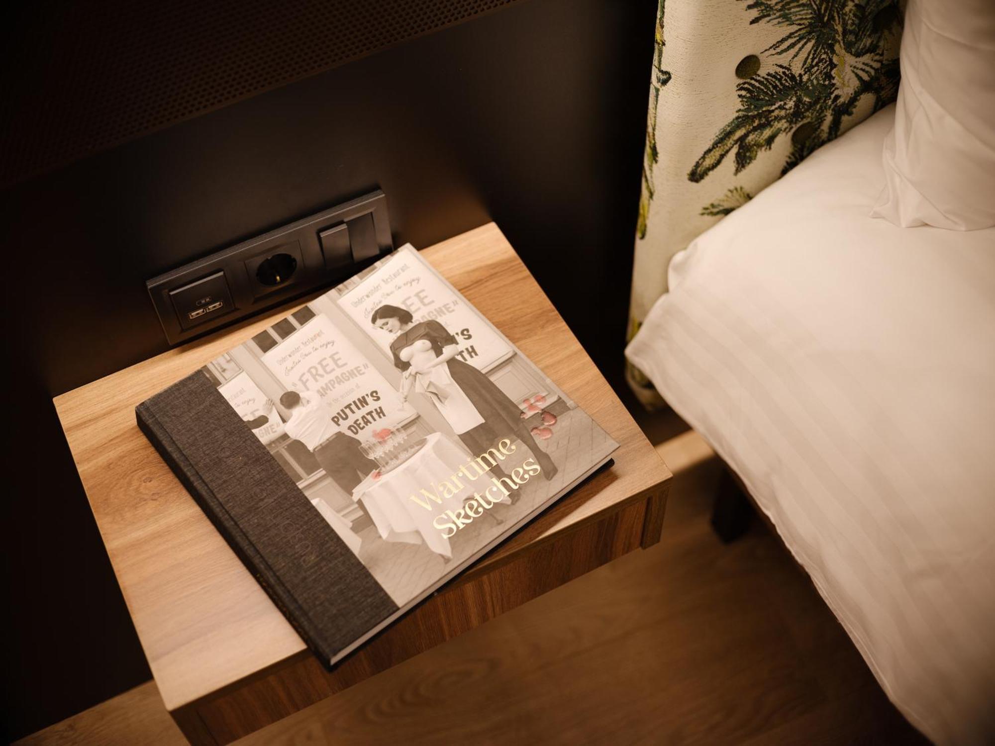 Mola Mola Apart Hotel Лвив Екстериор снимка